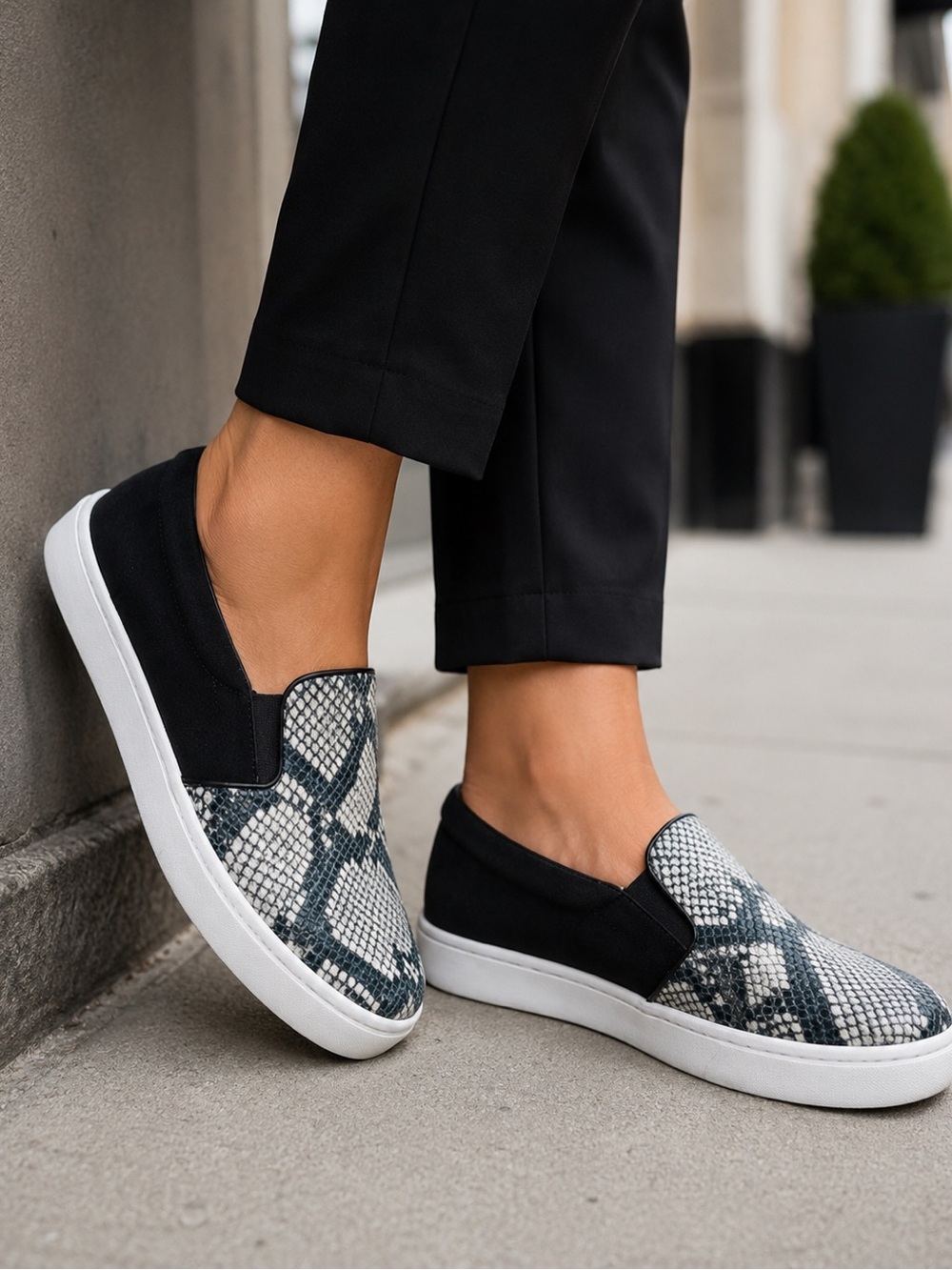 VIONIC Women's Black & Gray SPLENDID Snakeskin Print Slipon Sneakers 6